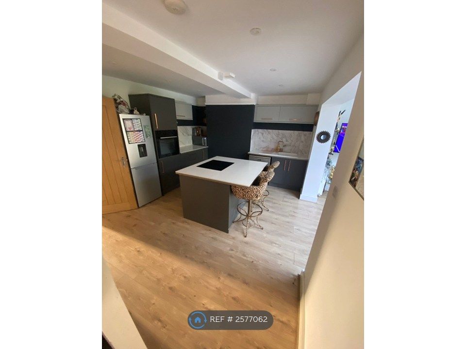 Property photo 3 of 13 Kitchen