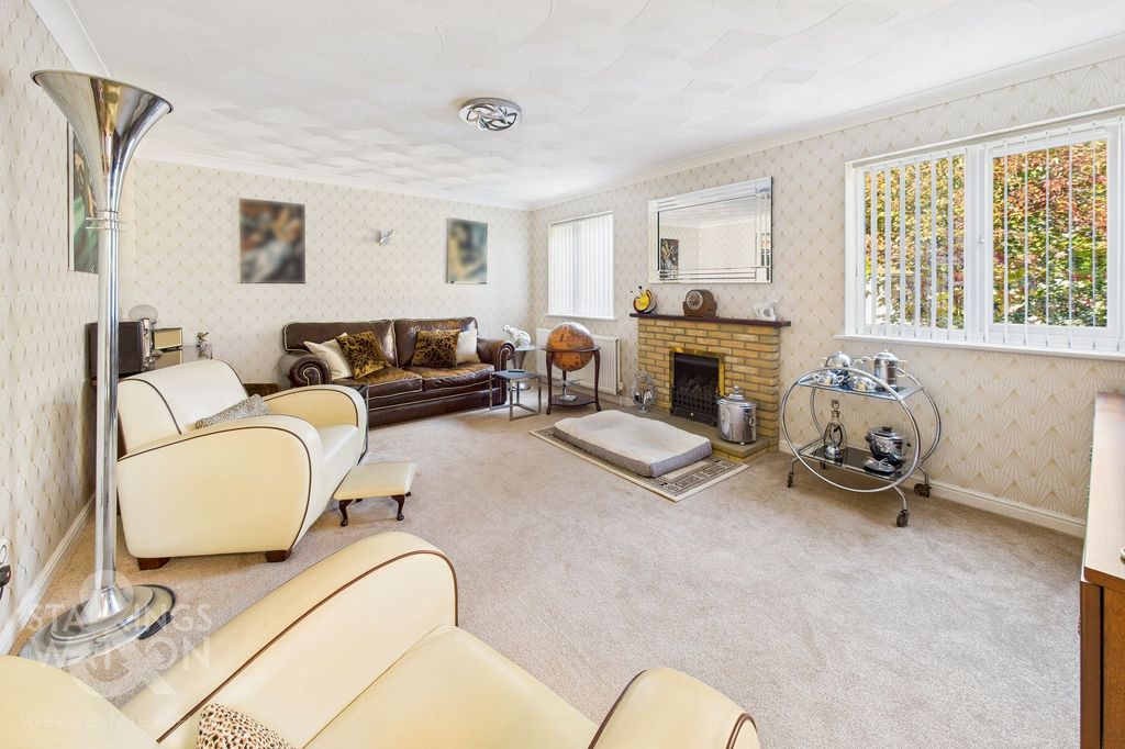 Property photo 2 of 21