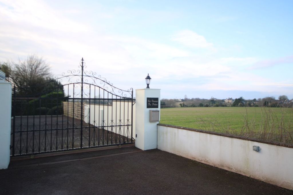 Property photo 3 of 39