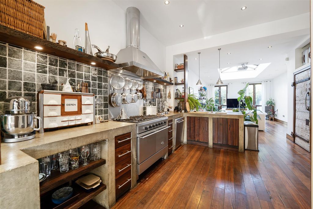 Property photo 3 of 25 Helliwell & Co