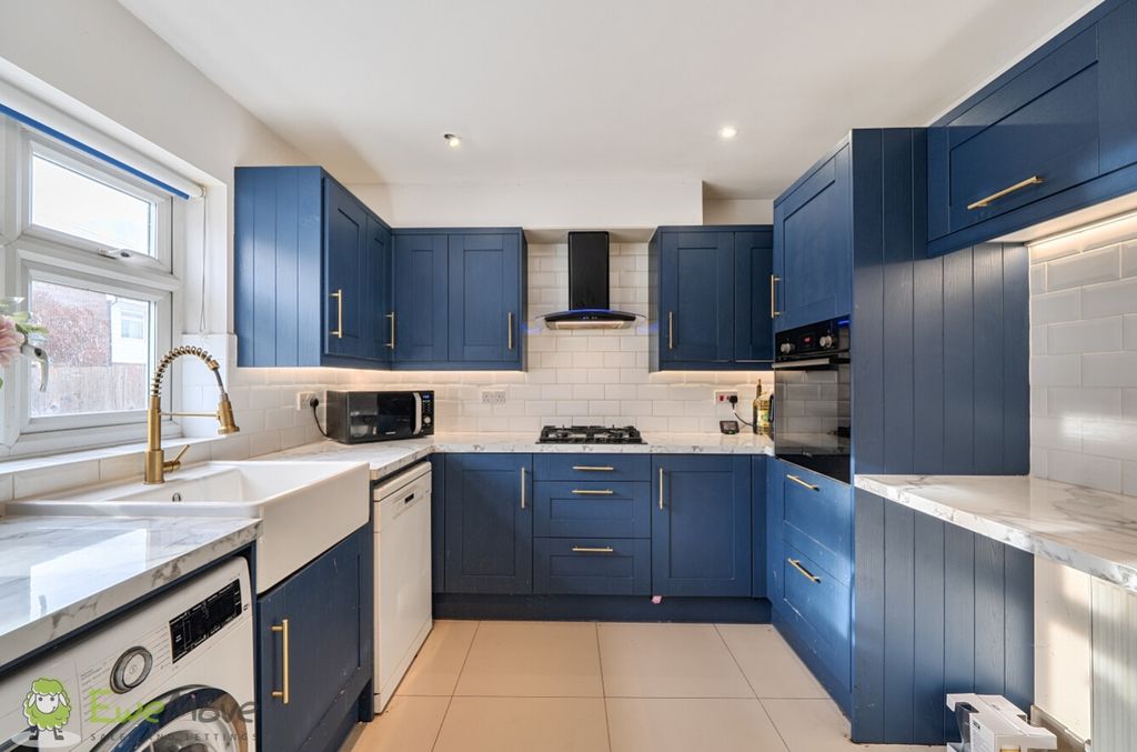 Property photo 3 of 11 7A1A4490-E03d-4c64-ba1c-c3Fdcb97446A