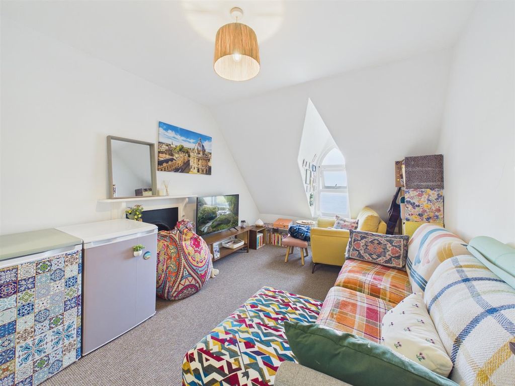 Property photo 1 of 8 Living Room