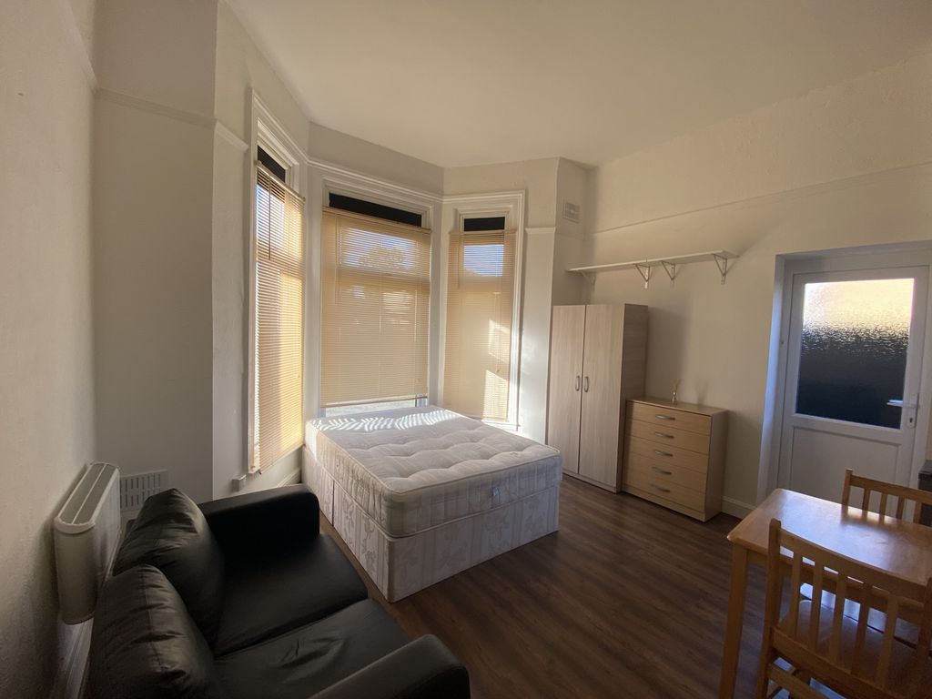 Property photo 1 of 9 1 Bed Studio To Rent Argyle Road, Ilford Ig1