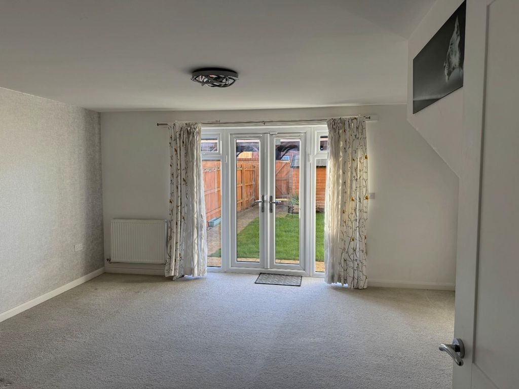 Property photo 2 of 9 Lounge