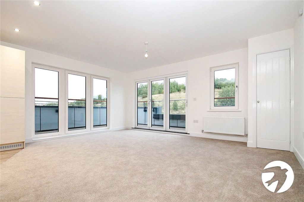 Property photo 2 of 13 Picture No. 18