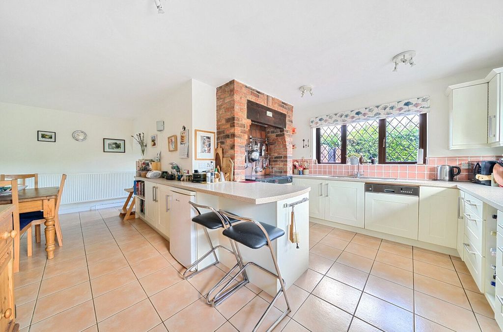 Property photo 3 of 15 Kitchen/Breakfast Rm