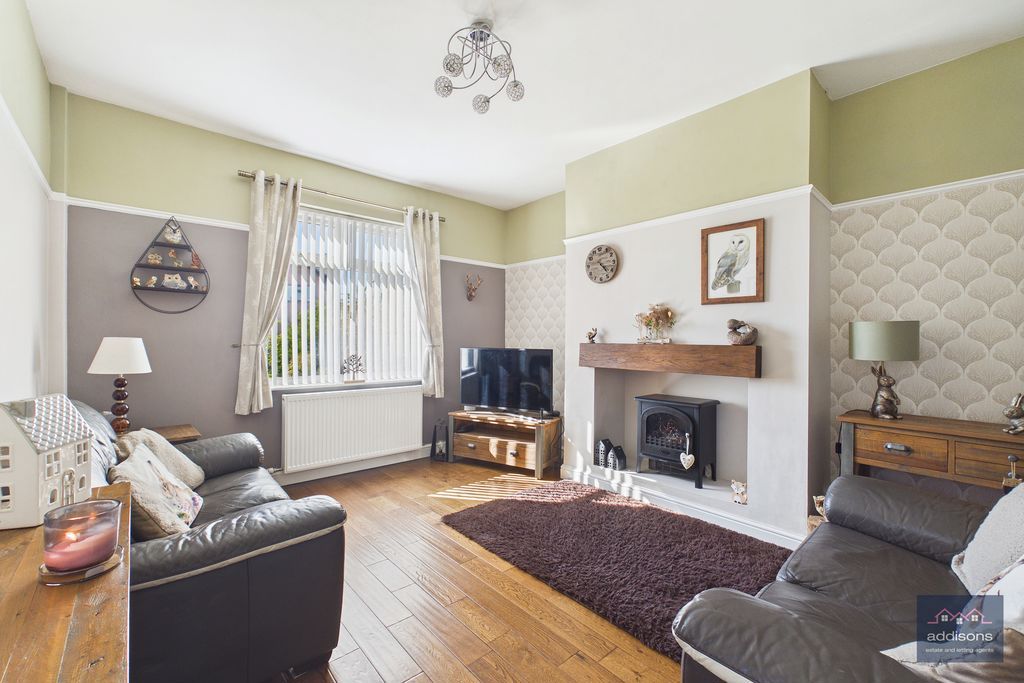 Property photo 2 of 13 Photo 8