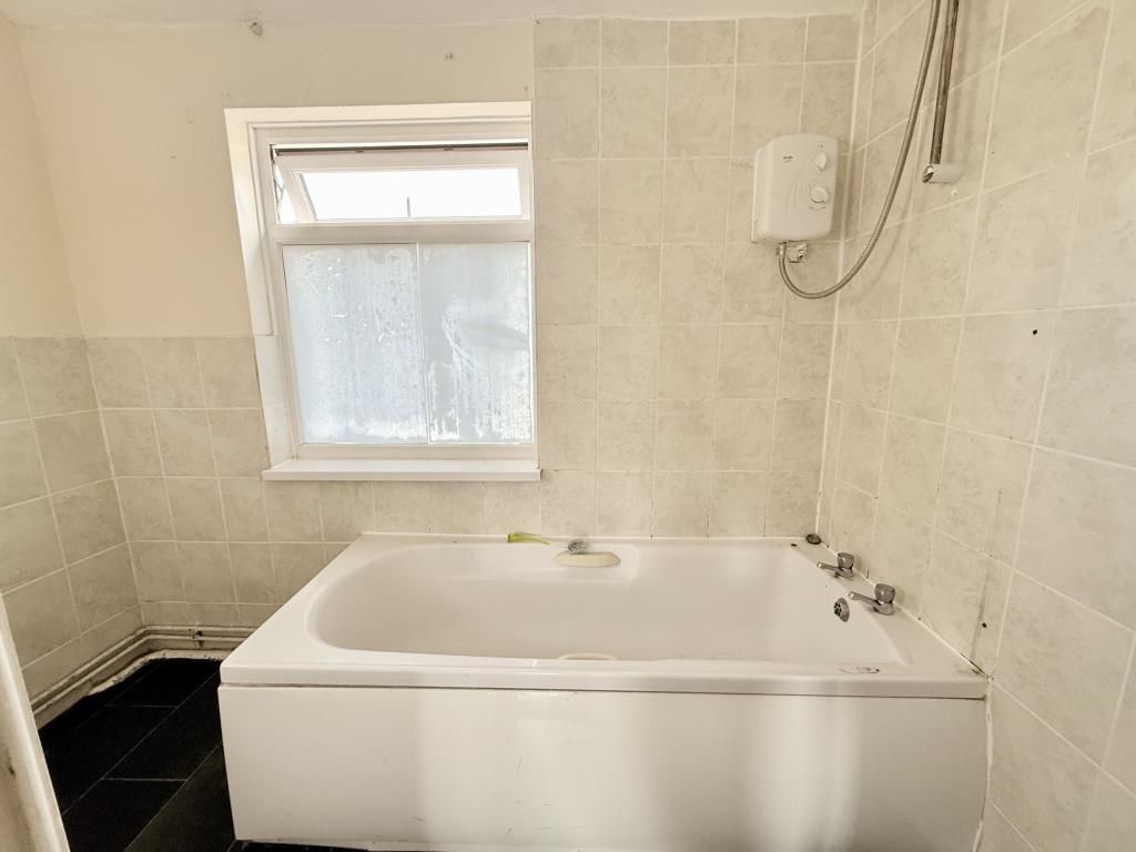 Property photo 3 of 4 Bathroom