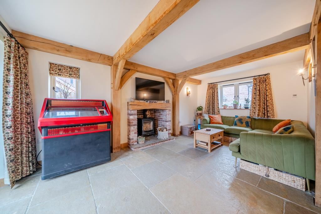 Property photo 3 of 17 Kitchen