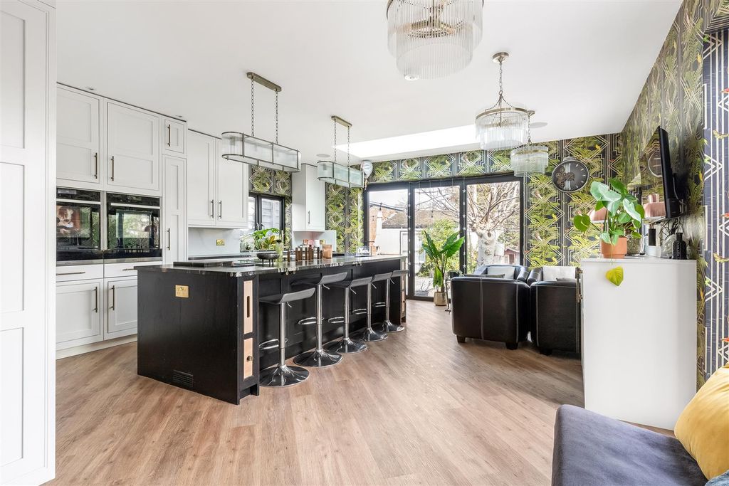 Property photo 2 of 20