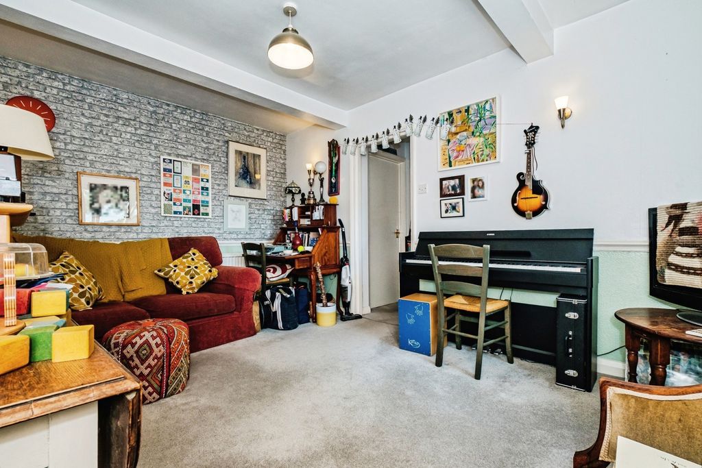 Property photo 3 of 16 Photo