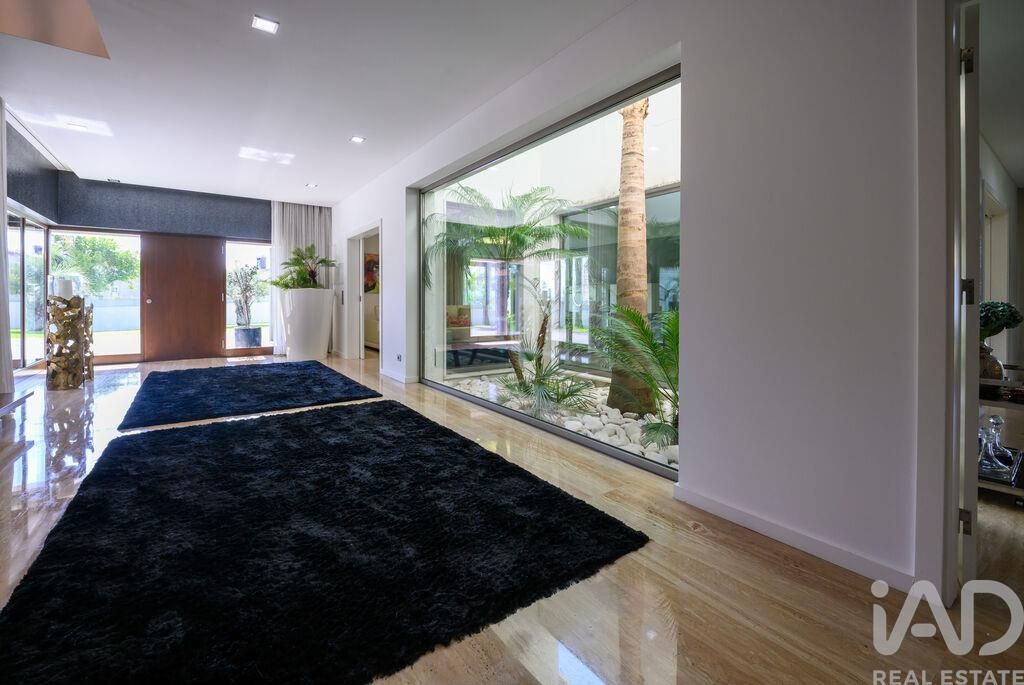 Property photo 2 of 40