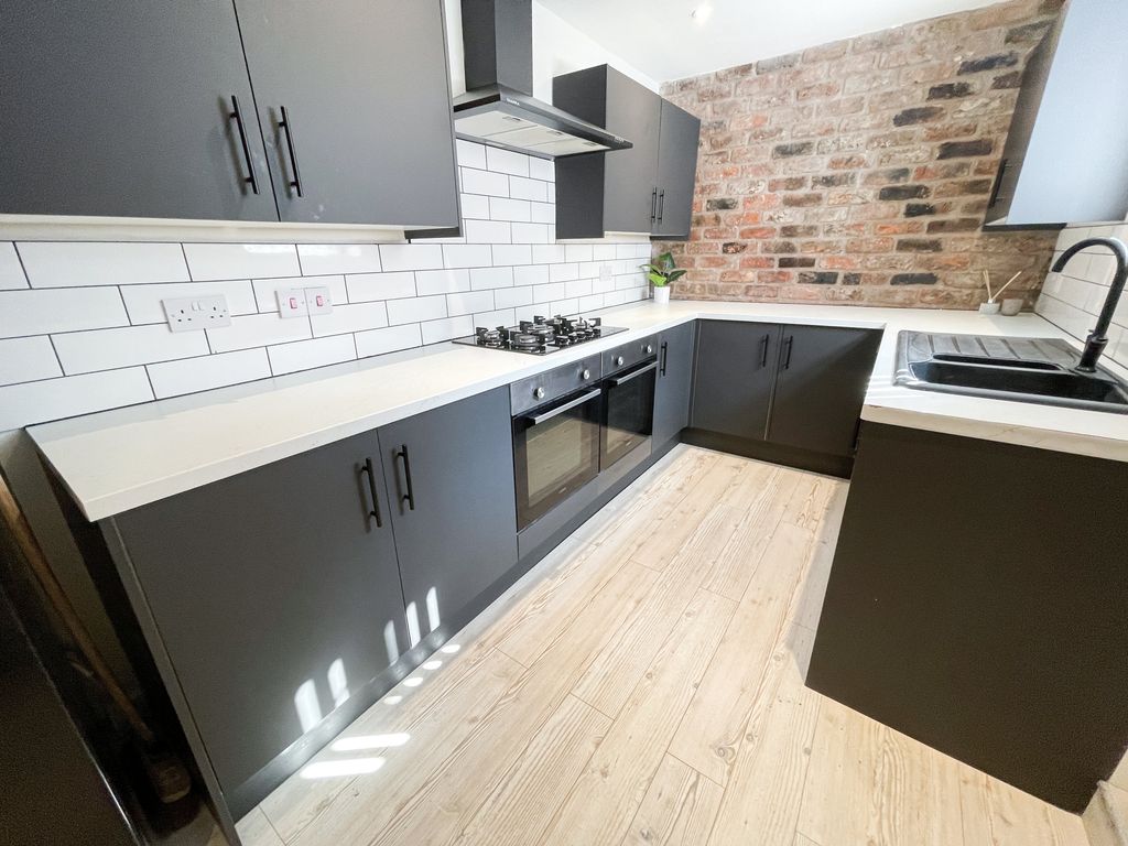 Property photo 2 of 9 2 Dell Street-25