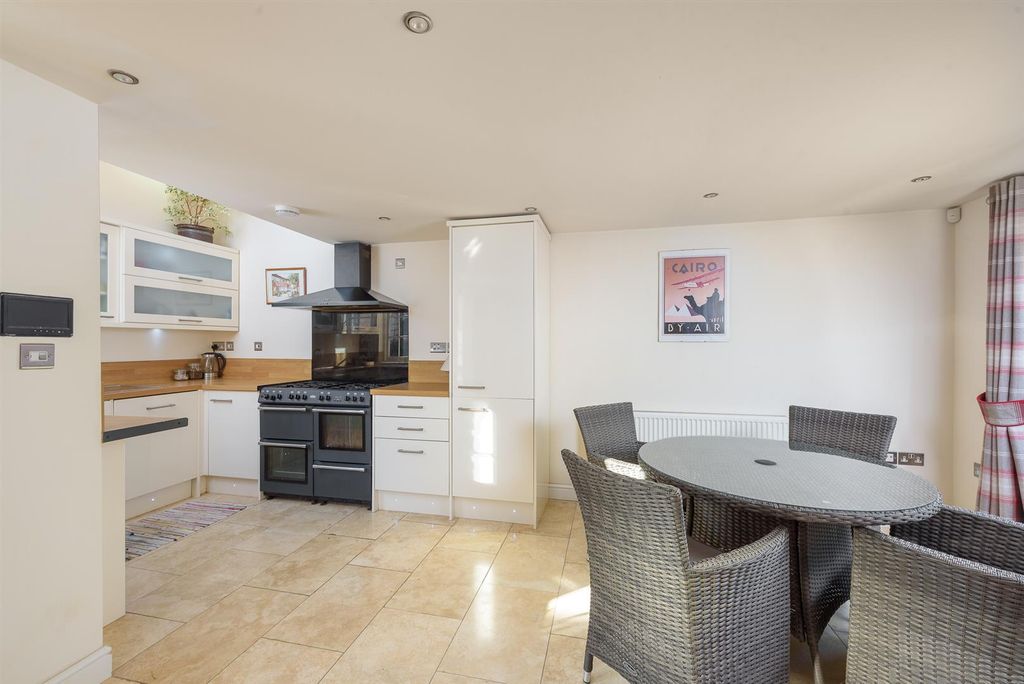 Property photo 3 of 27 Untitled (6 Of 14).Jpg