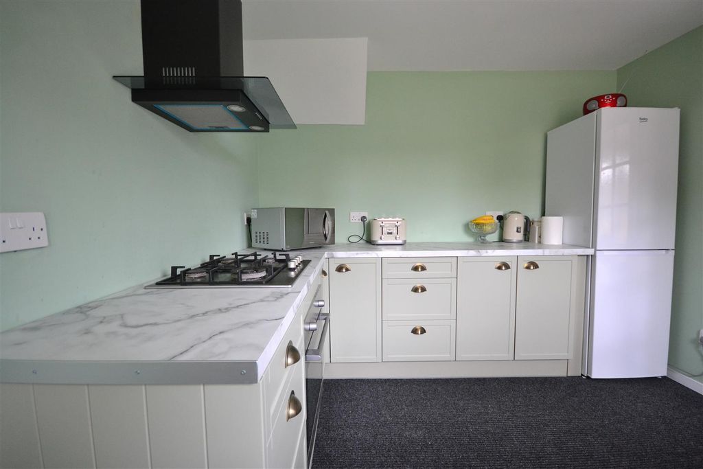 Property photo 3 of 16 Kitchen