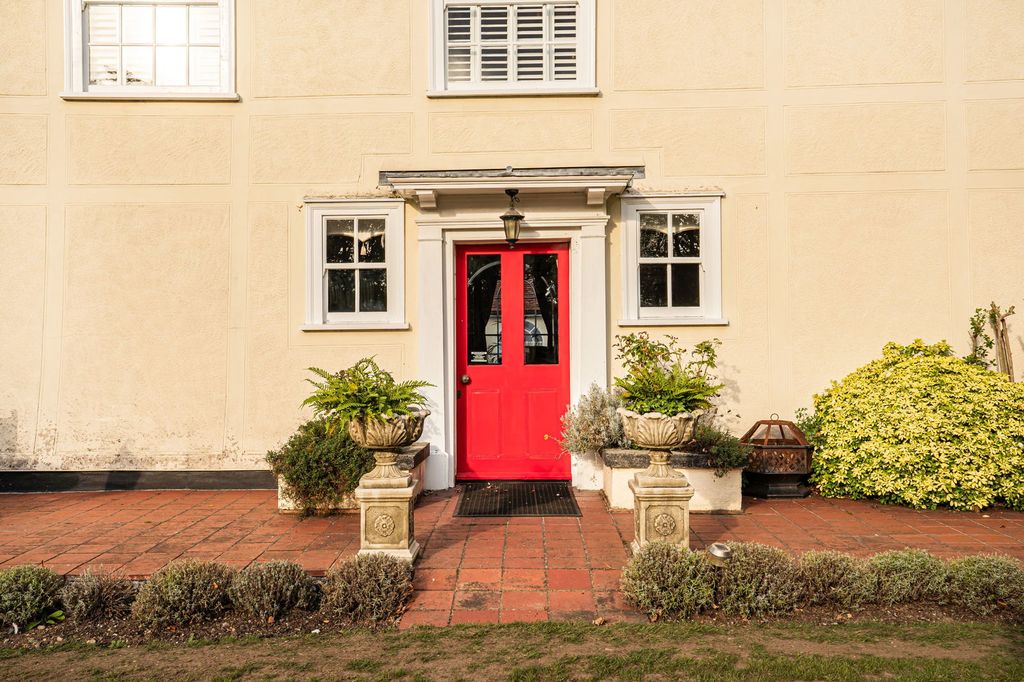 Property photo 2 of 63