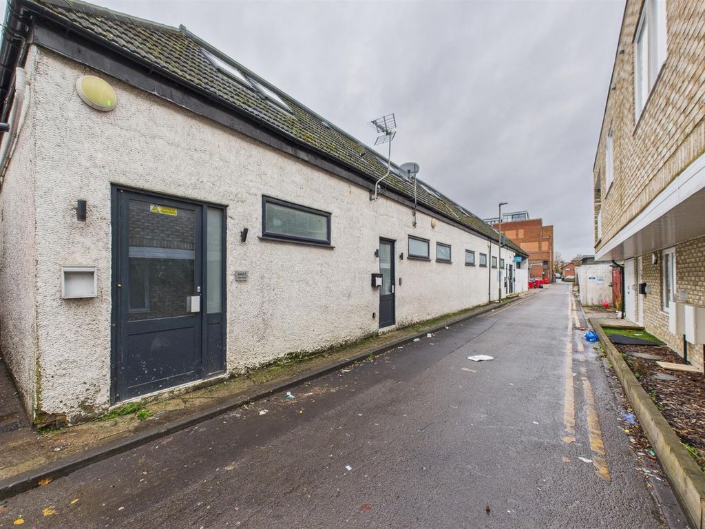 Property photo 2 of 30 Cam04237G0-Pr0231-Still003.Jpg