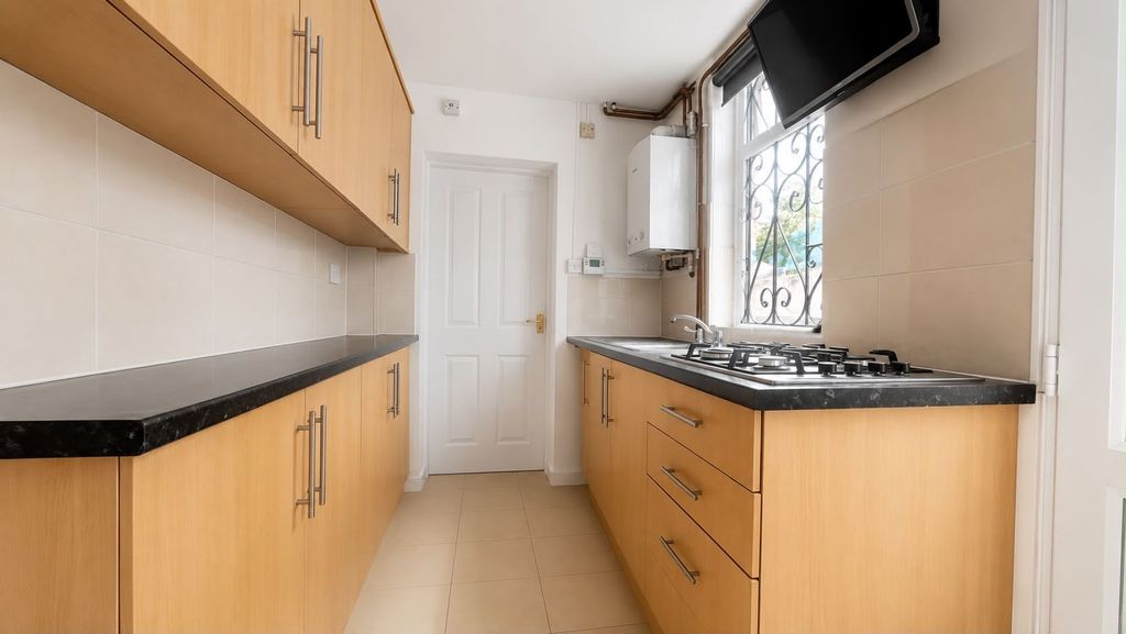 Property photo 1 of 10 Kitchen