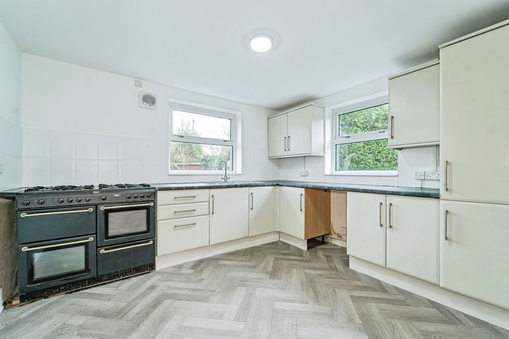 Property photo 3 of 24 Pbox-Img.Jpg