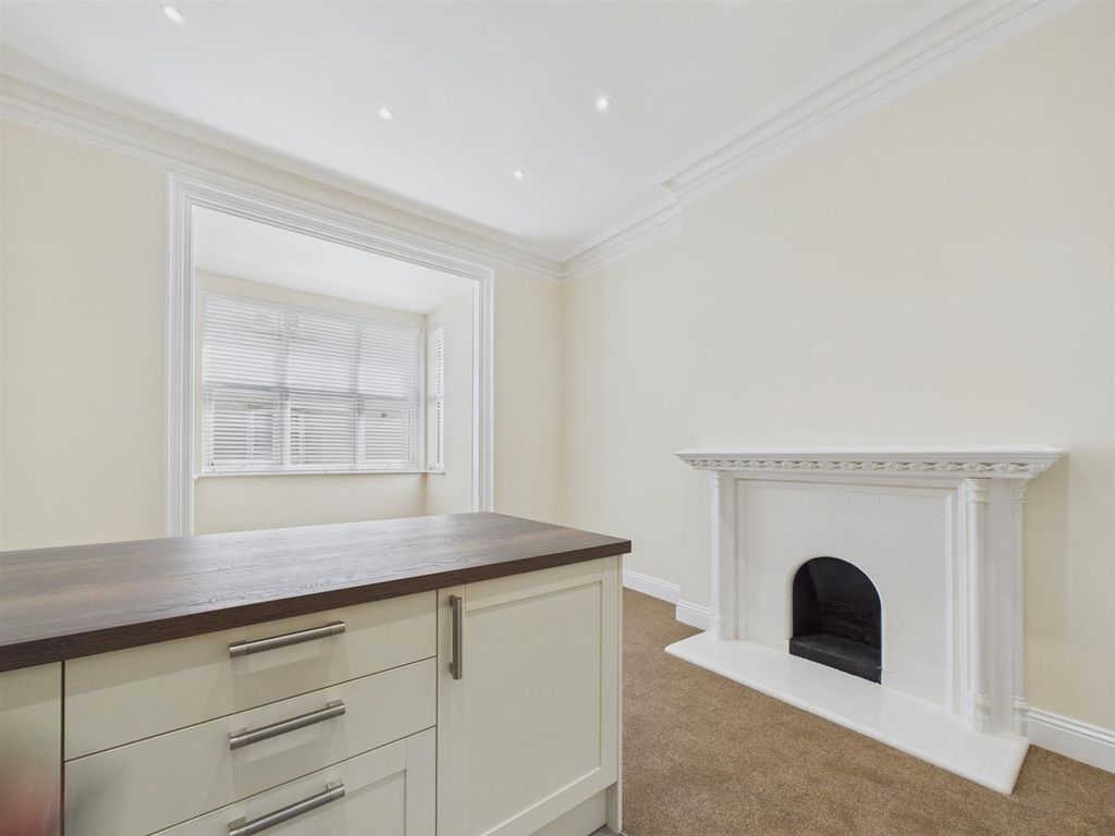 Property photo 3 of 12 Cam03972G0-Pr0422-Still014.Jpg