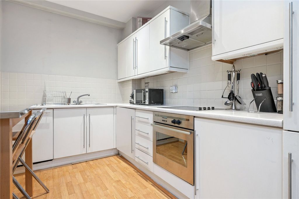 Property photo 2 of 10 Kitchen