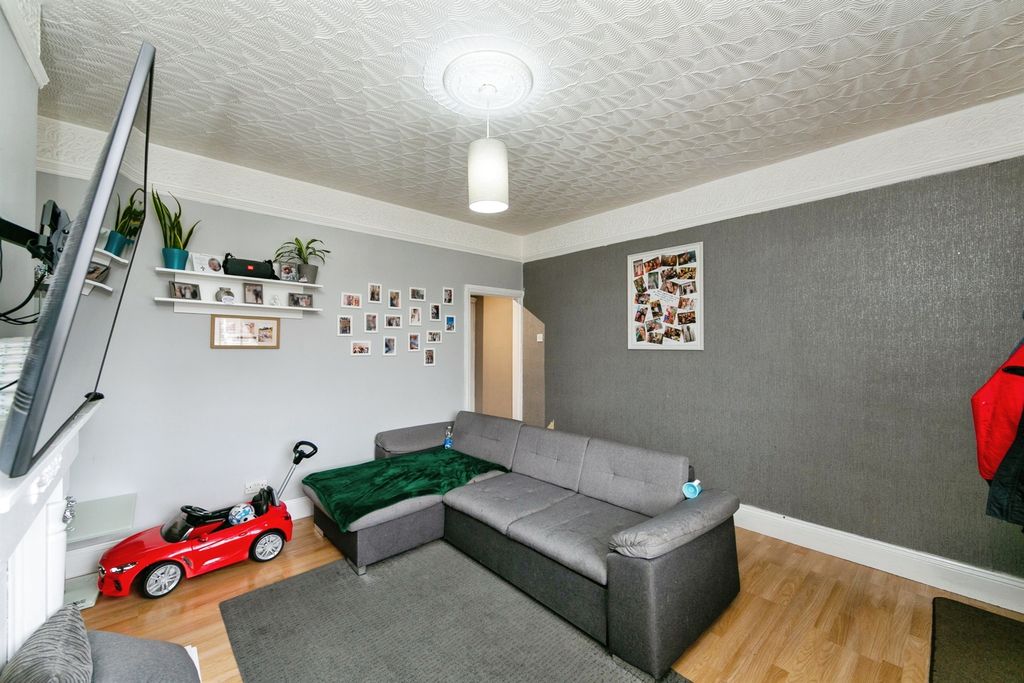 Property photo 3 of 17