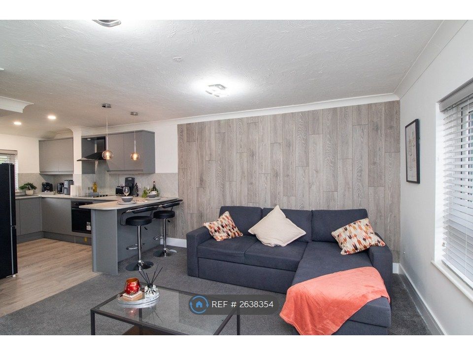 Property photo 1 of 16 Lounge
