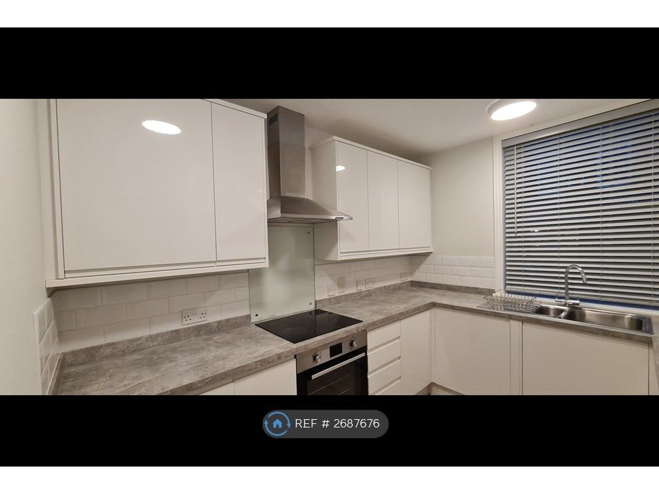 Property photo 3 of 12 Kitchen