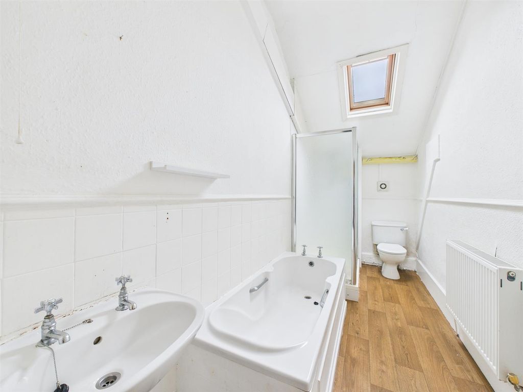 Property photo 2 of 9 Cam03844G0-Pr0346-Still007.Jpg