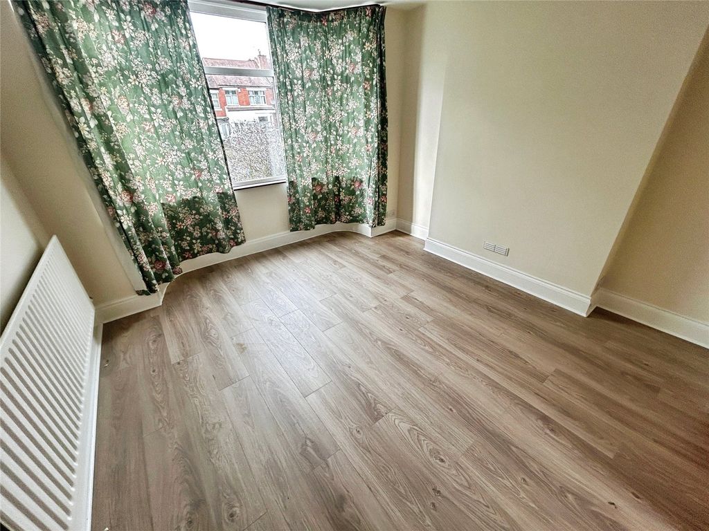 Property photo 2 of 10 Picture No. 04