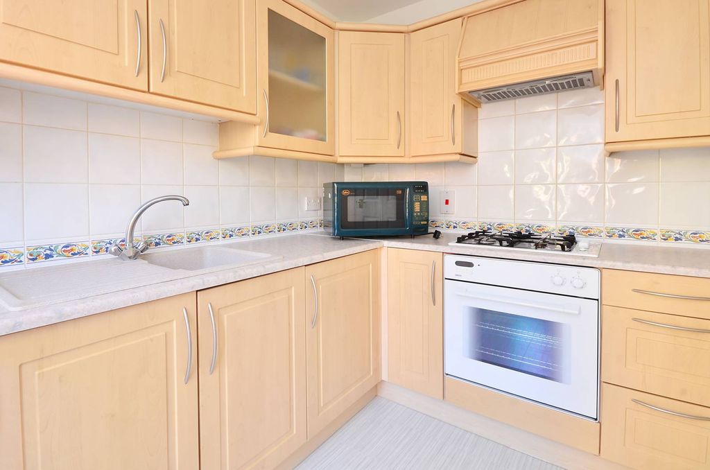 Property photo 2 of 18