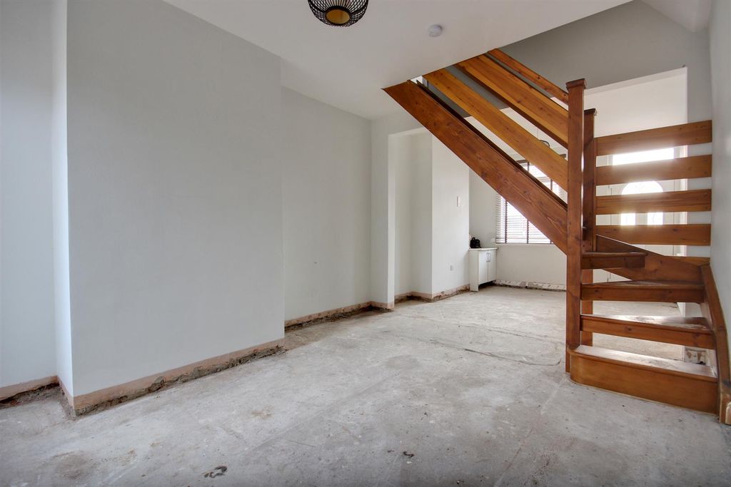 Property photo 2 of 12 Flemingate (3).Jpg