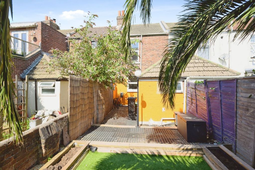 Property photo 2 of 20