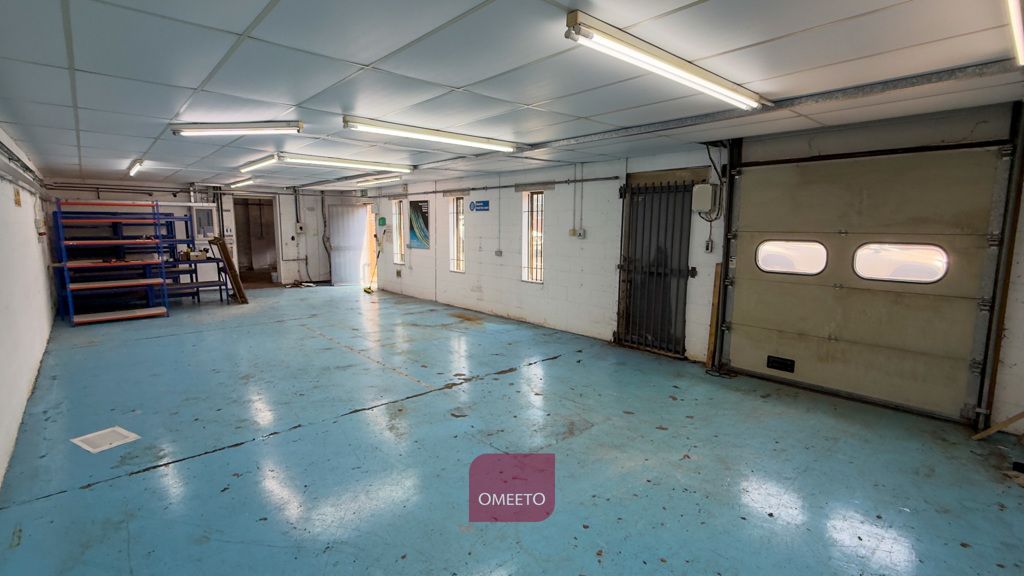 Property photo 1 of 4 1B Unit To Let