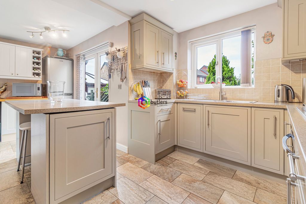 Property photo 3 of 31