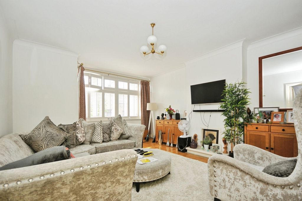 Property photo 2 of 17 Photo