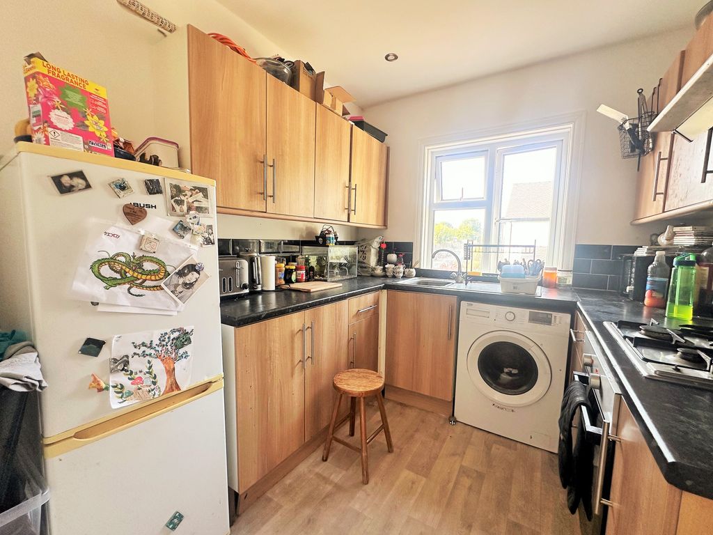 Property photo 3 of 11 Img-9883
