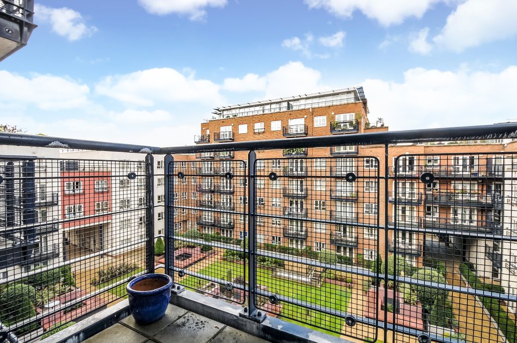 Property photo 3 of 7 Alexander House (8)