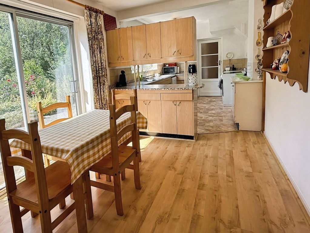 Property photo 2 of 31