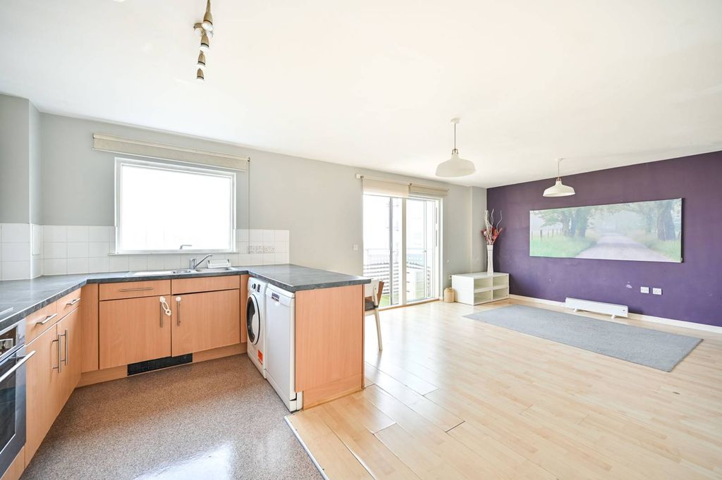 Property photo 3 of 9