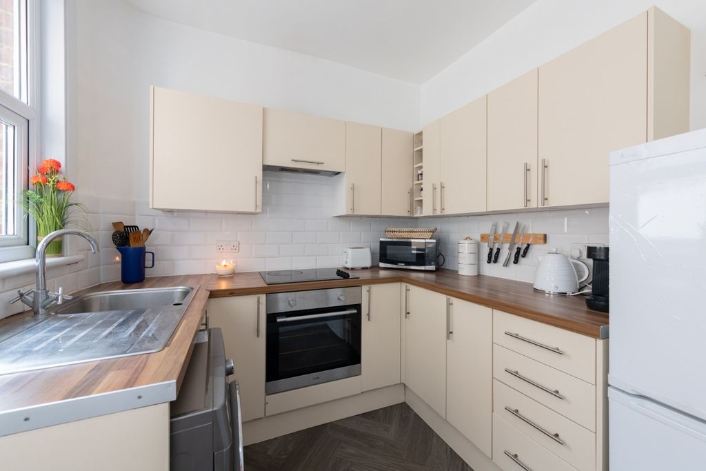 Property photo 3 of 19 4680433