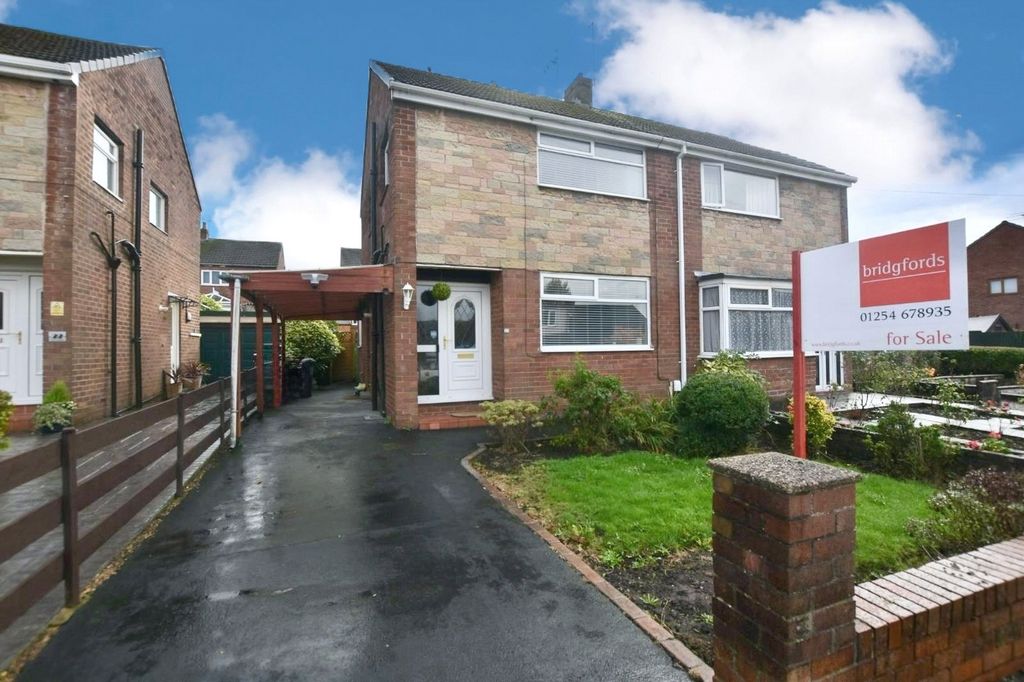 Property photo 1 of 17 External