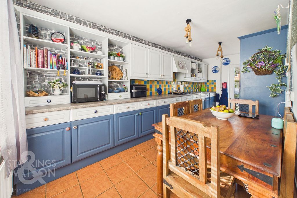 Property photo 3 of 23