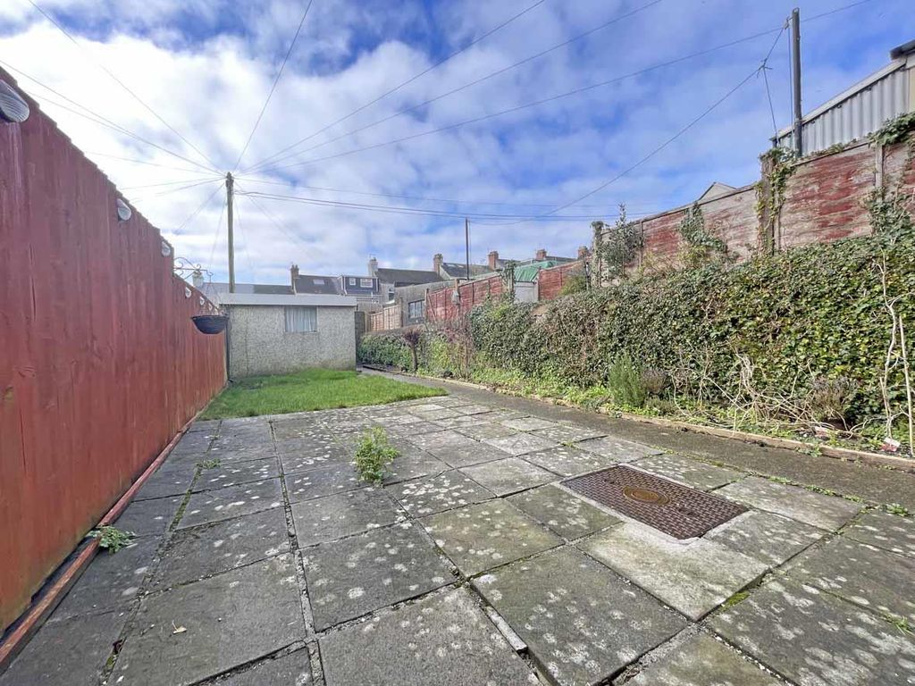 Property photo 2 of 16 Northumberland Street 35 Garden 1.Jpg