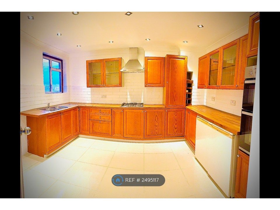 Property photo 2 of 8 Kitchen
