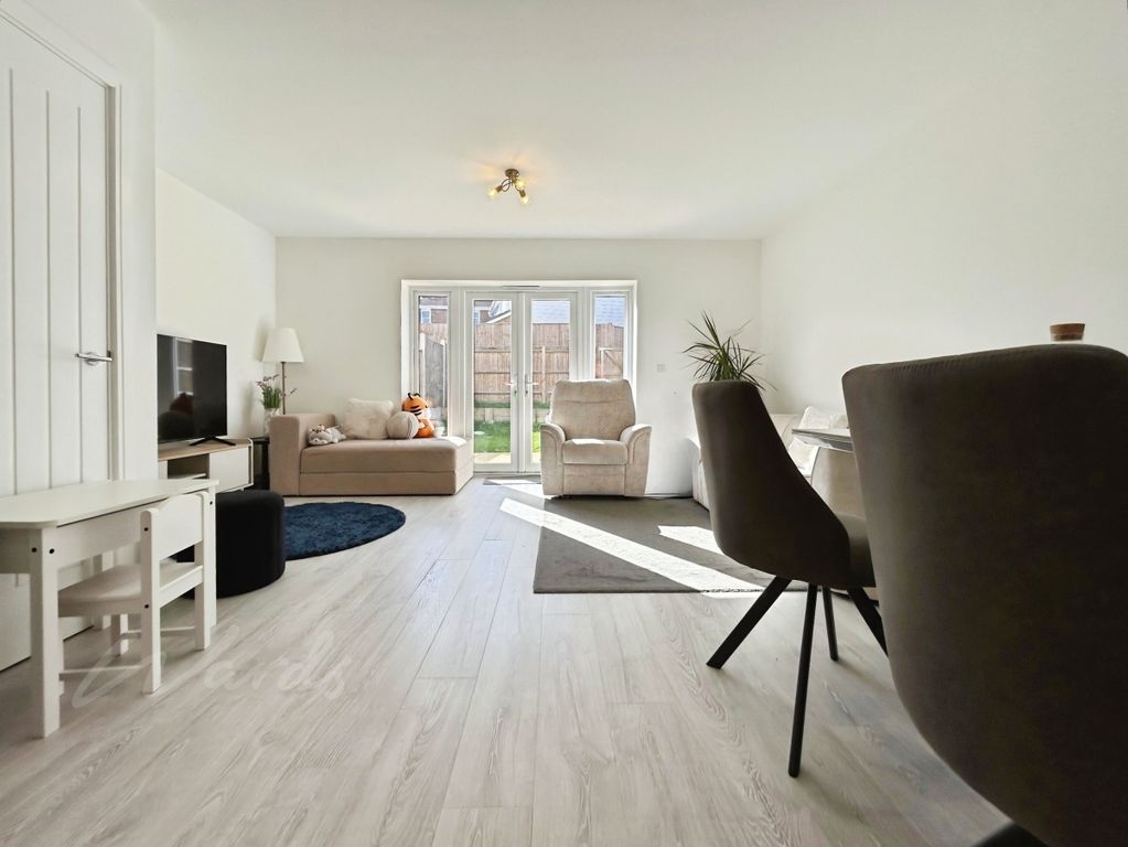 Property photo 3 of 13 Lounge