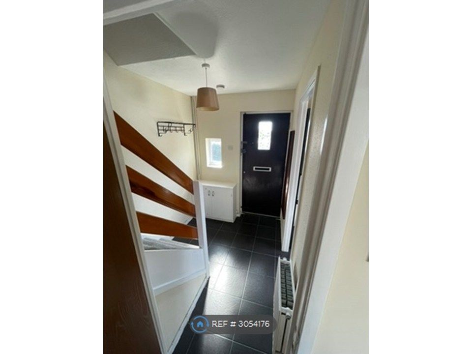 Property photo 3 of 21 Entrance
