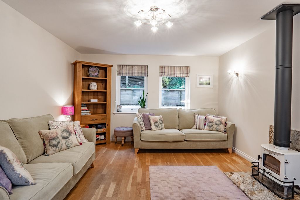 Property photo 3 of 35