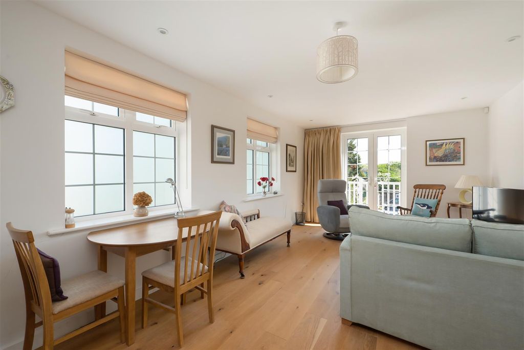 Property photo 1 of 13 Chaucer House, Wheatley Road