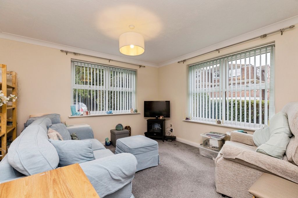 Additional image 7 of 2 bed flat for saleGreenacres, North Parade, Horsham, West Sussex RH12